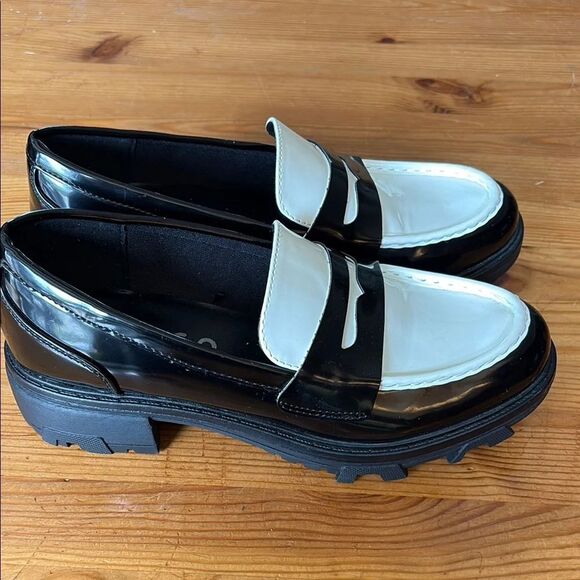 Unisa Black and White Flats with Chunky Sole - Picture 3 of 13